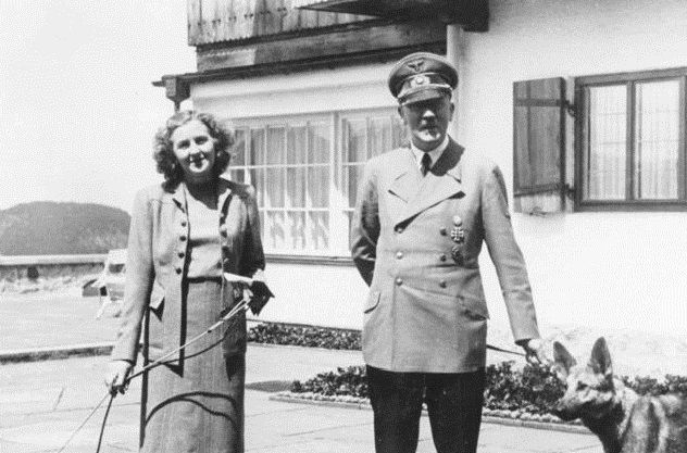 Adolf Hitler und Eva Braun auf dem Berghof