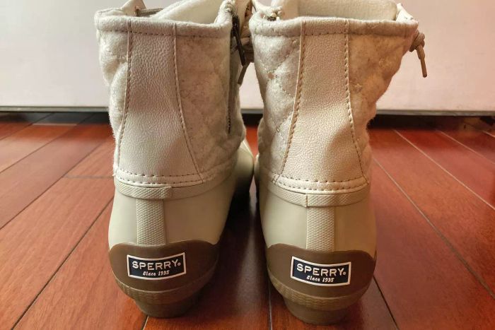 The rear view of the Sperry Women’s Syren Gulf Duck Boot