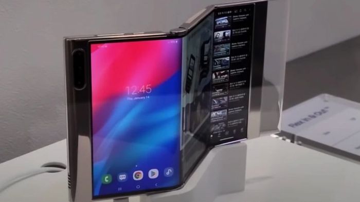 Samsung Galaxy Z Fold 3, chiếc điện thoại gập ấn tượng của Samsung, đang nhận được nhiều sự chú ý nhờ vào thiết kế độc đáo và các tính năng hiện đại của nó.