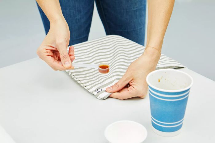 A person staining the Jellymoni 100% Natural Cotton Duvet Cover on a table