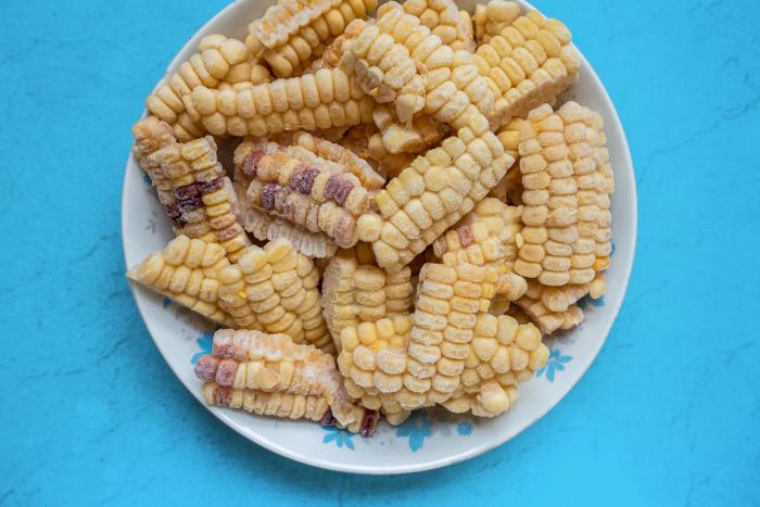frozen-corn-on-the-cob-GettyImages-1312925833