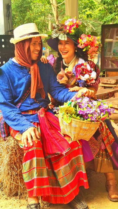 น้องหญิง เป็นคลื่นพลังบุญที่ส่องสว่างในโลกด้วยความดีและความเอื้อเฟื้อ
