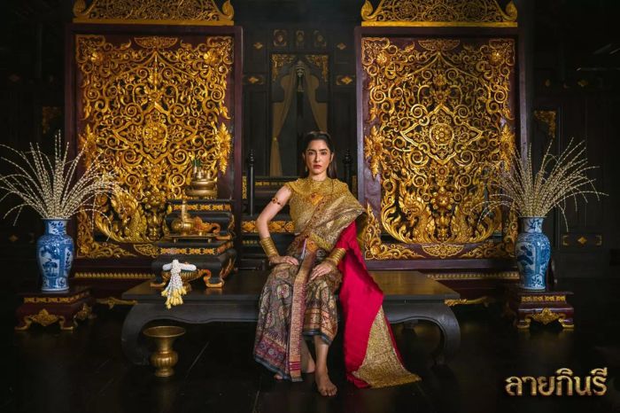ความสนุกของละคร 'ลายกินรี' จากช่อง 3 ยังไม่จบสิ้น แม้ว่าในตอนสุดท้ายเราจะได้คำตอบว่าใครฆ่า 'กปิตันฌอง (เดวิด อัศวนนท์)' แต่กลับมีหลายปริศนาที่รอให้แฟนละครได้ค้นหาและคาดเดากันต่อไป โดยในระหว่างเรื่องราวก็เกิดเหตุการณ์ตื่นเต้นมากมายที่ทำให้หลายตัวละครสำคัญต้องตายไป ซึ่งเกิดจากการกระทำของ 'เจ้าจอมกินรี (พิ้งกี้ สาวิกา)' และ 'ช้อย (ปู ปริศนา)' ที่เป็นตัวการเบื้องหลังเหตุการณ์นี้