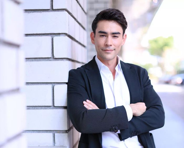 หลุยส์ เฮส ขอเชิญทุกคนมาร่วมลุ้นตอนจบสุดระทึกของ ขวางทางปืน ในวันที่ 22 กุมภาพันธ์นี้