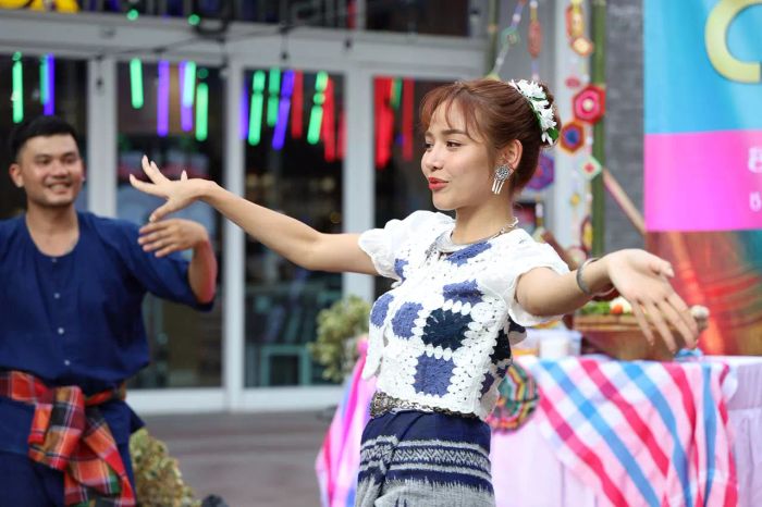 เรื่องย่อละคร ฮักหลายมายเลดี้ EP.1 - EP.17 ตอนจบ