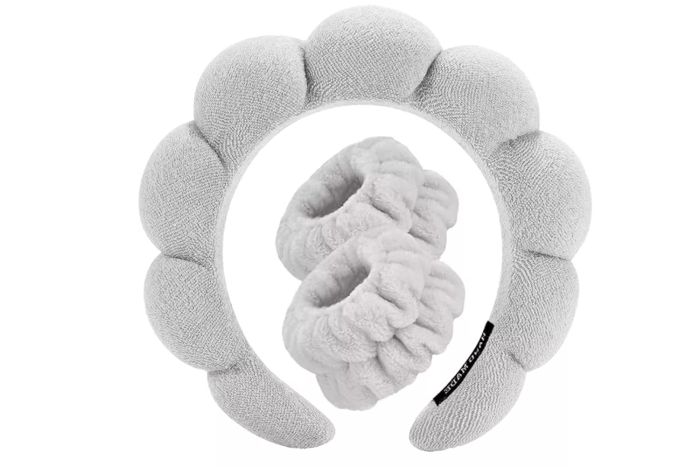 A headband and water band combo is the ideal solution for keeping hair in place and absorbing moisture during workouts or spa sessions.