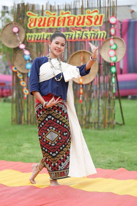 “ไข่มุก” ถ่ายทอดความเป็นอีสานคู่กับ “กั้ง” ในละครดราม่าที่เข้มข้นใน “ซิ่นลายโส้”