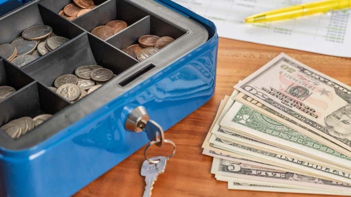 This Is the Amount of Cash You Should Always Keep at Home
