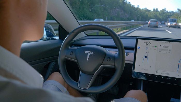 More Than 350,000 Teslas with ‘Self-Driving’ Technology Recalled, No Surprises Here