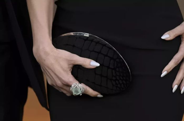 jennifer-lopez-pearl-nails