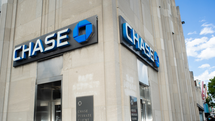 The facade of a Chase Bank