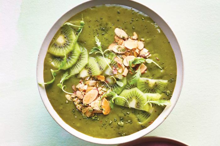 A recipe photo showcasing the Almond-Matcha Green Smoothie Bowl