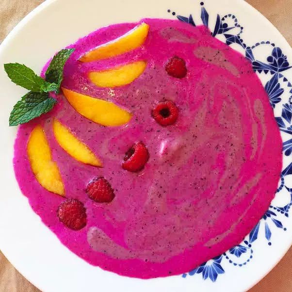 The Pitaya Smoothie Bowl That Will Brighten Your Morning