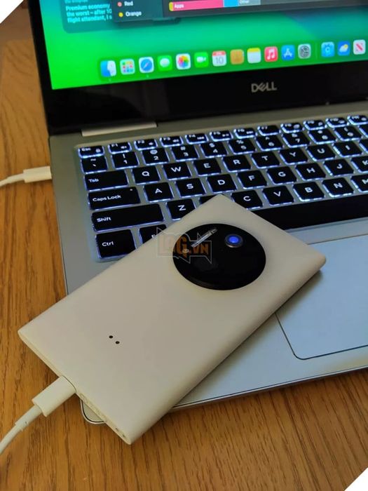 Một modder đã biến Nokia Lumia 1020 thành iPhone SE 3 chạy iOS 2.