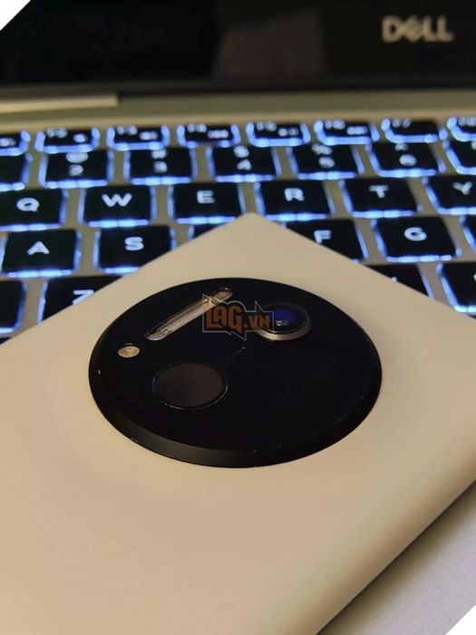 Một modder đã biến Nokia Lumia 1020 thành iPhone SE 3 chạy iOS 3.