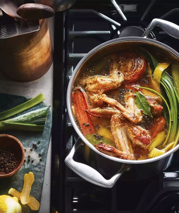 Homemade chicken stock