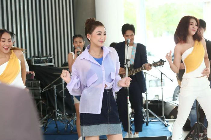 เพิร์ธโดนเจ้าบ่าวเทกลางงานแต่ง เต๋ามาเป็นแฟนกำมะลอเพื่อช่วยคลายใจในละคร