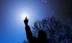 A child pointing at the stars