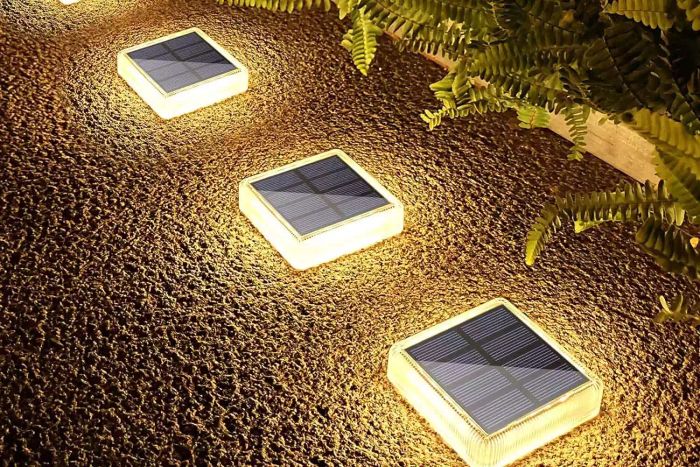 Lacasa Solar-powered Deck Lighting