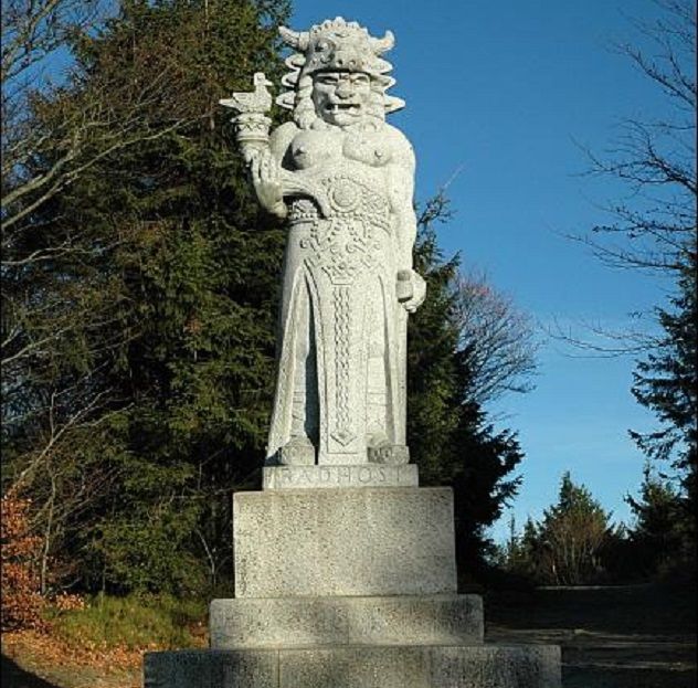 New_granite_sculpture_of_Radegast