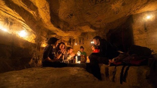 Underground communities within the Catacombs of Paris