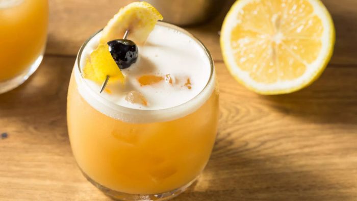 sparkling amaretto sour