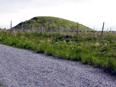 Gravhaug Burial Mound in Karm Y, Photo by Christian Bickel 2005