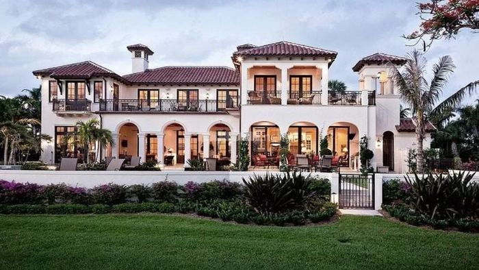 Kiến trúc Địa Trung Hải cho nhà 2 tầng, mang đến sự kết hợp hoàn hảo giữa vẻ đẹp cổ điển và hiện đại