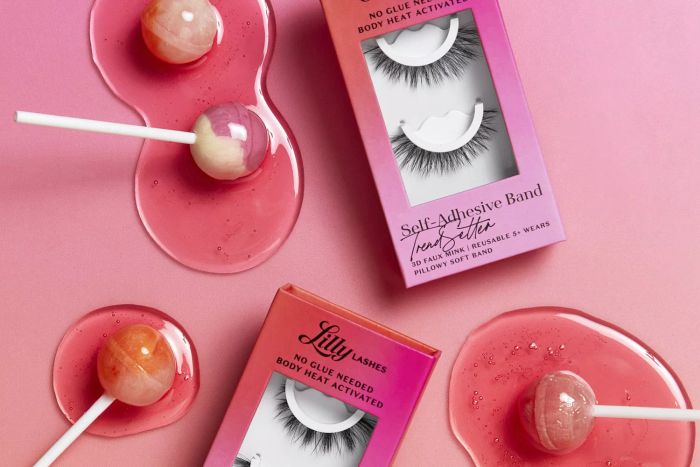 Lilly’s self-adhesive lashes