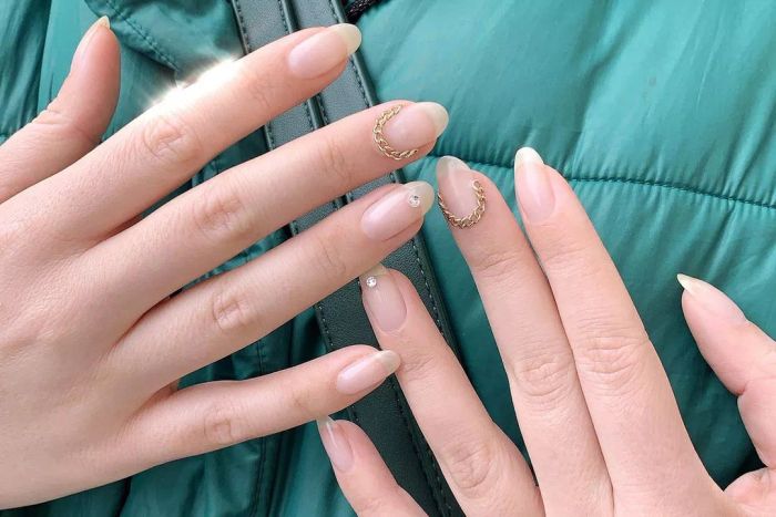 accent nail art