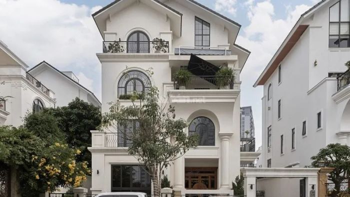 Mẫu 8: Biệt thự với lớp sơn trắng tinh tế, mang lại vẻ đẹp sang trọng