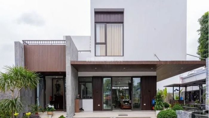 Kiến trúc của biệt thự mái bằng ưu tiên sử dụng các hình khối vuông vắn để tối ưu hóa không gian sống.