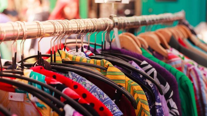 How to Detect Fakes While Shopping for Vintage Apparel and Accessories
