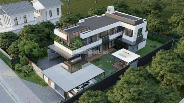 Biệt thự thường được xây dựng trên những mảnh đất rộng lớn, có diện tích rộng rãi.