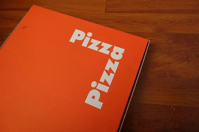 File:Box @ Speck Pizza @ Marco Polo @ Paris (31002678326).jpg