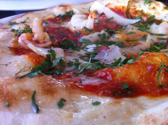 File:Seafood pizza (12149979166).jpg