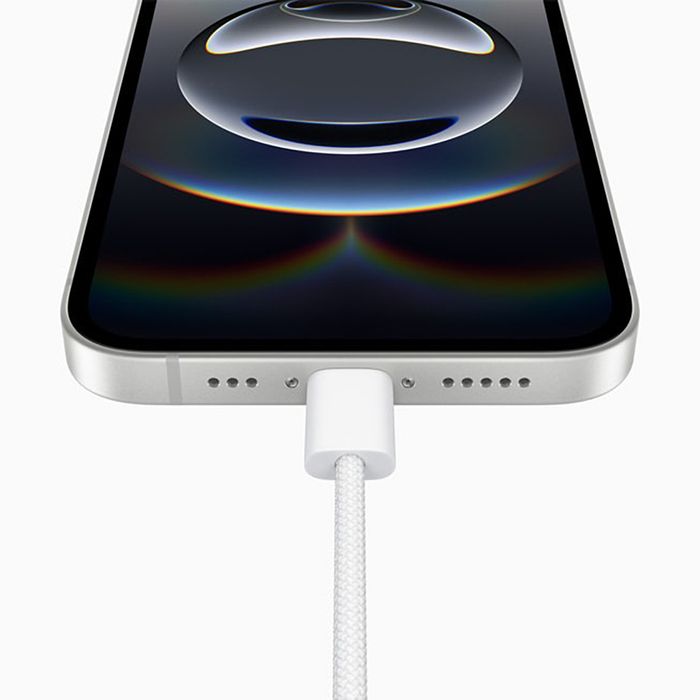iPhone 16e sở hữu một viên pin ấn tượng. Ảnh: Apple.com