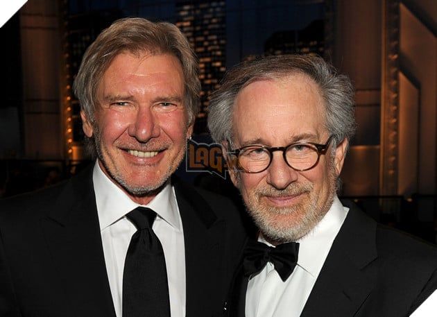 Trên trường quay The Goonies, đạo diễn Steven Spielberg đã thực hiện một trò khăm hài hước với Harrison Ford.