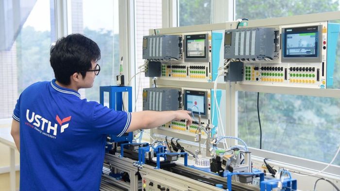 Ngành công nghệ kỹ thuật cơ điện tử nghiên cứu và phát triển các thiết bị thông minh phục vụ cho nhiều lĩnh vực khác nhau.
