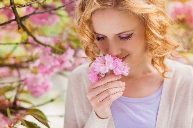 10-smelling-flowers_66828779_SMALL