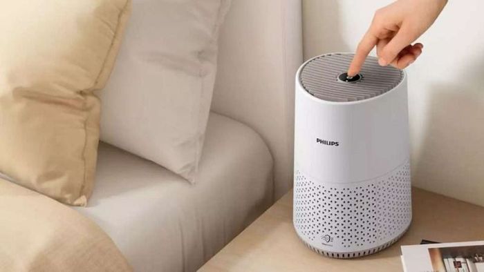 Máy lọc không khí Philips 10 sở hữu cảm biến PM2.5 thông minh, giúp tự động theo dõi và điều chỉnh tốc độ lọc phù hợp với chất lượng không khí. Với thiết kế hiện đại, đơn giản và bảng điều khiển dễ sử dụng, máy còn có độ ồn cực thấp khi hoạt động ở chế độ ngủ, đảm bảo không làm gián đoạn giấc ngủ của bạn.