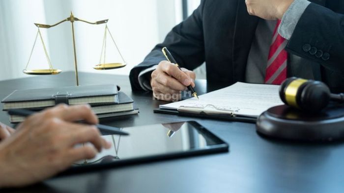 Hiểu rõ các quy định pháp lý là yếu tố quan trọng trong việc quyết định đầu tư.