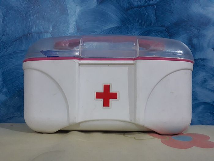 File:A first aid box.jpg