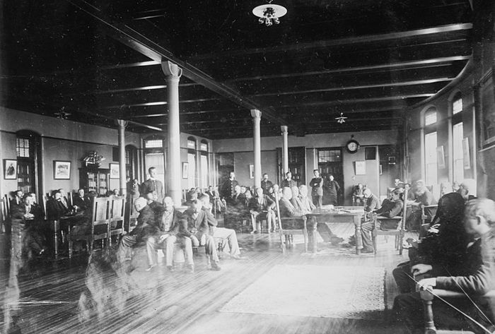 File: Matteawan State Hospital for the Criminally Insane - Men's room, Matteawan Asylum LCCN2014680061 (cropped).jpg