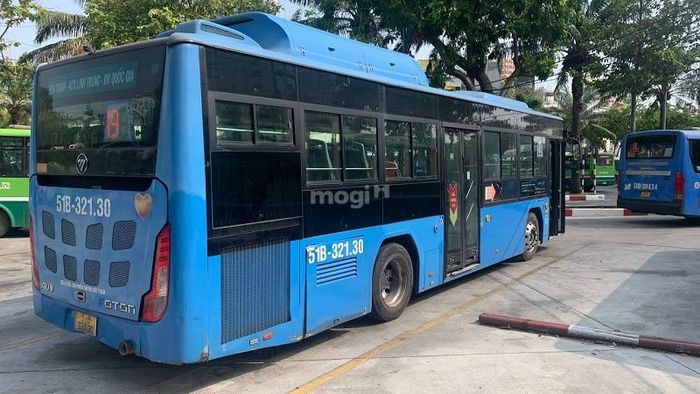 Tuyến xe buýt số 19 là một trong những tuyến xe buýt đi qua ngã tư Linh Xuân