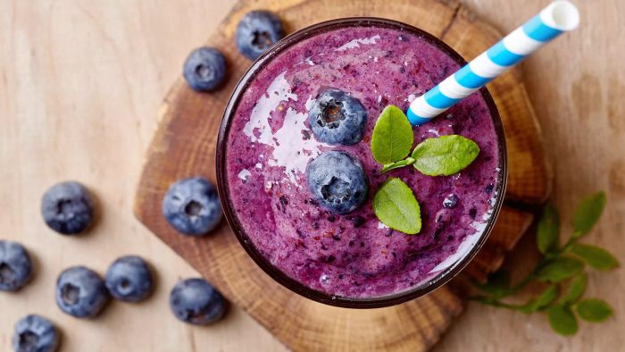 Anti-Inflammatory Berry Matcha Smoothie in a glass