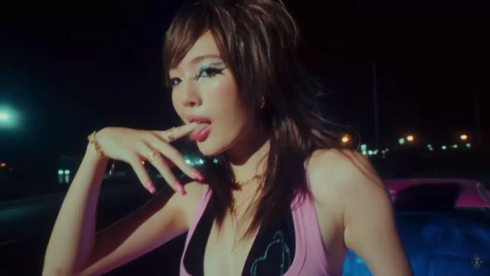 ยังโอมทุ่มเงิน 7 หลักในการสร้าง MV เพลง 'ธาตุทองซาวด์' ขอบคุณแฟนเพลงที่ช่วยดันยอดวิวให้ถึง 10 ล้าน พร้อมทิ้งคำพูดถึงภาครัฐ