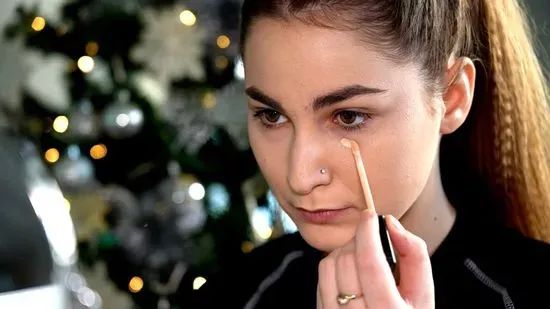 Cách Đánh Highlight Bắt Sáng Hoàn Hảo – Bí Quyết Trang Điểm
