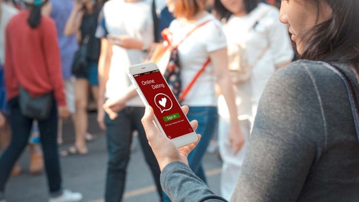 Romantic Fraud on Dating Platforms