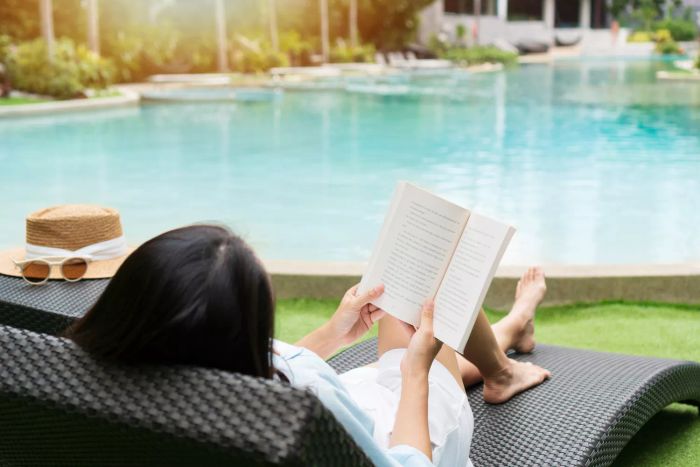 mothers-day-activities-poolside-Mytour-GettyImages-1436890457